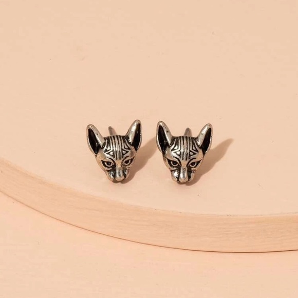 ⭐️ Awesome Rustic Style Jackal Stud Earrings ⭐️ - Picture 2 of 3